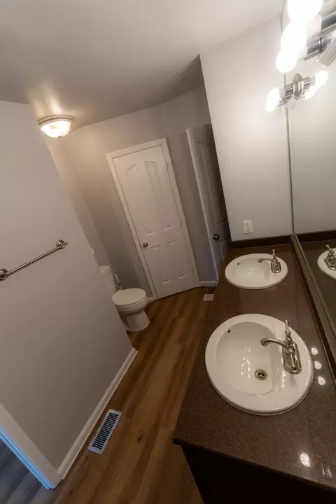 Bath - 1102 Falling Tree Ct, Murfreesboro, TN 37130 photo 3 of 6