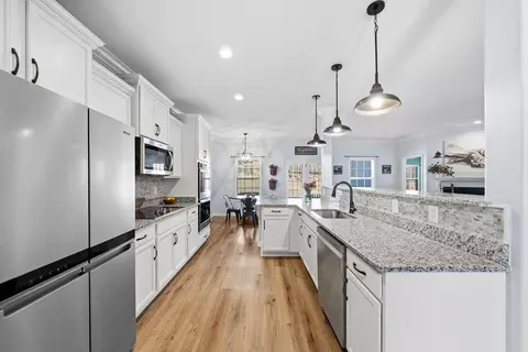 Kitchen - 1663 Southside Rd, Southside, TN 37171 photo 3 of 4