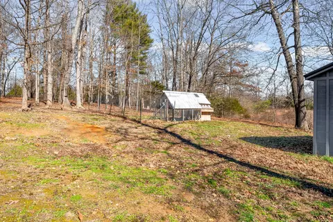 Exterior - 1663 Southside Rd, Southside, TN 37171 photo 8 of 15