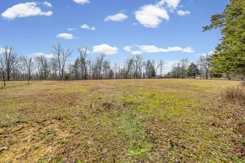 Exterior - 1663 Southside Rd, Southside, TN 37171 photo 12 of 15