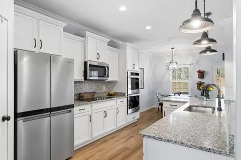 Kitchen - 1663 Southside Rd, Southside, TN 37171 photo 4 of 4