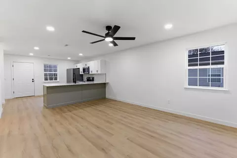 Living - 507 E State St, Murfreesboro, TN 37130 photo 2 of 4