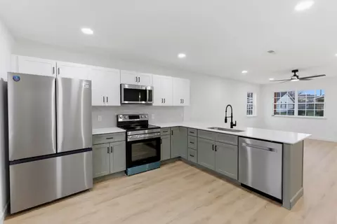 Kitchen - 507 E State St, Murfreesboro, TN 37130 photo 2 of 3