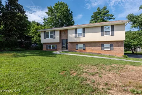 2423 Southview Dr, Maryville, TN 37803