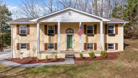 209 Highland Dr, Harriman, TN 37748