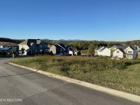 110 Hollyberry Rd, Oak Ridge, TN 37830