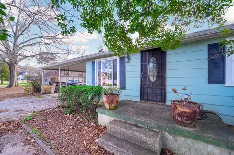 1716 E Boy Scout Rd, Hixson, TN 37343