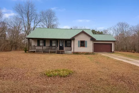 2813 She Boss Rd, Duck River, TN 38454