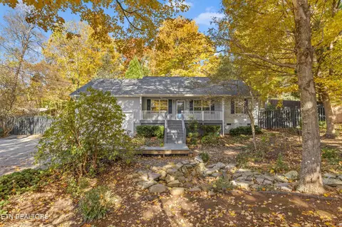 1502 N Courtney Oak Ln, Knoxville, TN 37938
