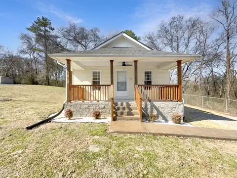 415 Oakview Dr, Columbia, TN 38401