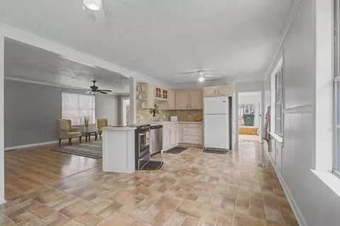 Kitchen - 111 Rouse Rd, Dickson, TN 37055 photo 3 of 4