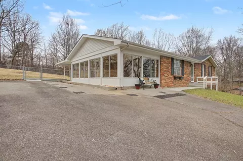 Exterior - 111 Rouse Rd, Dickson, TN 37055 photo 2 of 12