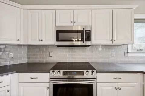 Kitchen - 2820 Maylon Dr, Murfreesboro, TN 37128 photo 3 of 4