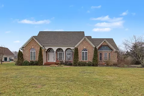6913 Zion Crossing Ct, Columbia, TN 38401