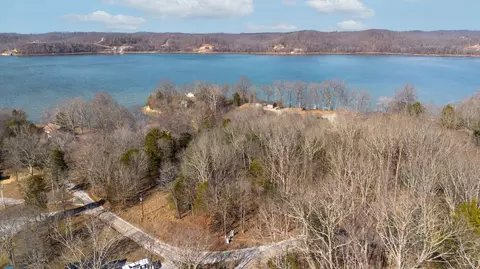 42 Timber Lake Ln, Waverly, TN 37185