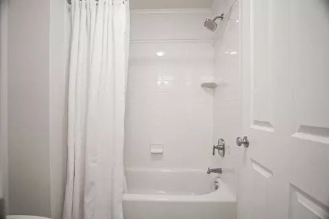 Bath - 2003 Tammy Dr, Springfield, TN 37172 photo 2 of 6