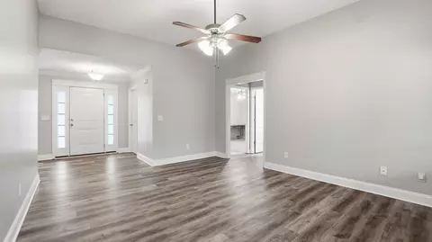 Living - 2422 Turtle Trce, Murfreesboro, TN 37127 photo 2 of 4