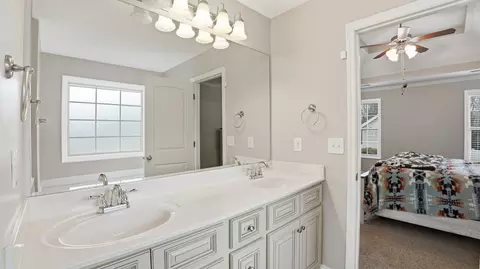 Bath - 2422 Turtle Trce, Murfreesboro, TN 37127 photo 1 of 4