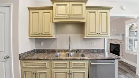 Kitchen - 2422 Turtle Trce, Murfreesboro, TN 37127 photo 2 of 2