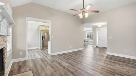 Living - 2422 Turtle Trce, Murfreesboro, TN 37127 photo 4 of 4