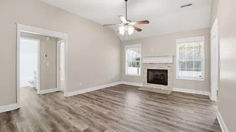Living - 2422 Turtle Trce, Murfreesboro, TN 37127 photo 3 of 4