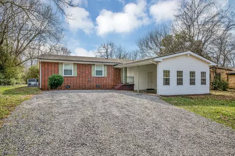 8 Gino Dr, Clarksville, TN 37042