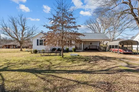 102 Sutton Ave, Waverly, TN 37185