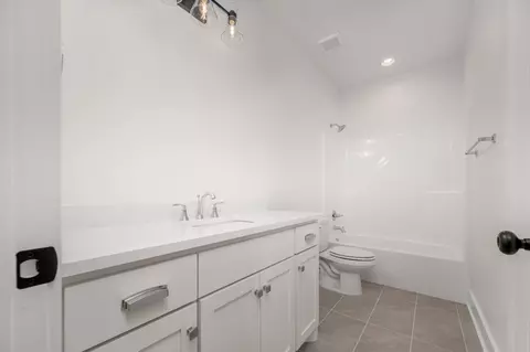 Bath - 5517 Sinclair St, Murfreesboro, TN 37127 photo 4 of 5