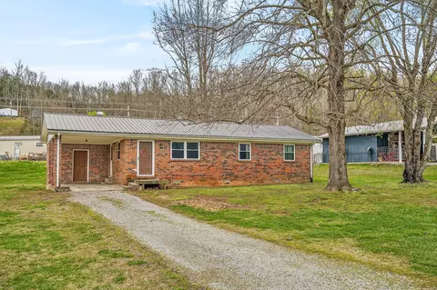 1105 Riverside Dr, Celina, TN 38551