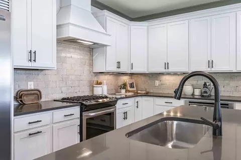 Kitchen - 1080 Memorial Dr, Franklin, TN 37064 photo 4 of 5