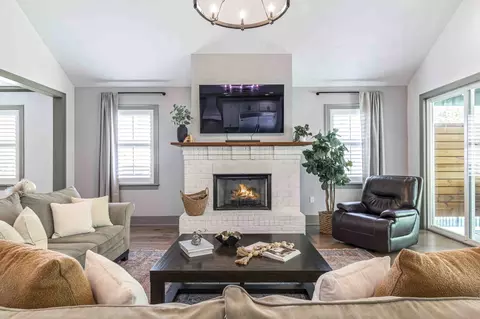 Living - 1080 Memorial Dr, Franklin, TN 37064 photo 2 of 3