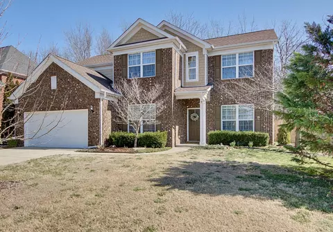 2827 Kaye Dr, Thompsons Station, TN 37179