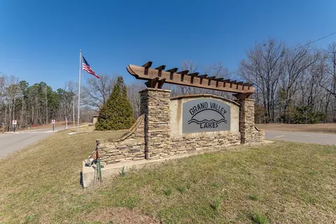 656 Locust Dr, Saulsbury, TN 38067
