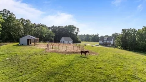 5455 Bales Rd, Cunningham, TN 37052 photo 2
