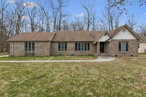 203 Woodson Dr, Tullahoma, TN 37388