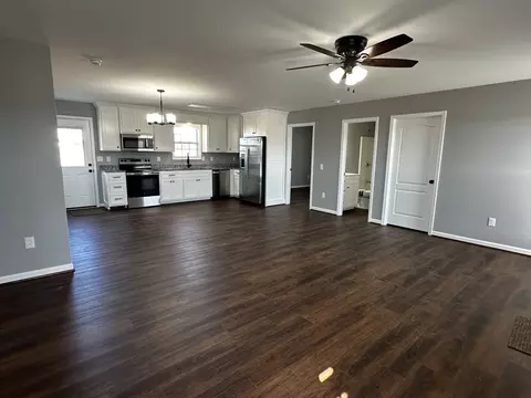 Living - 24 Henkle Ln, Loretto, TN 38469 photo 2 of 3