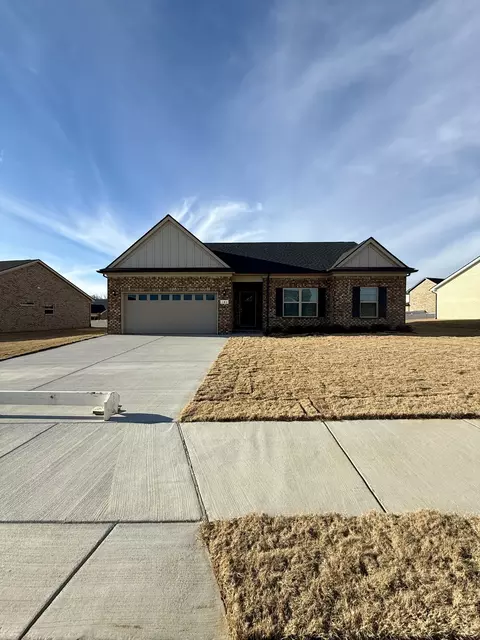 1267 Amber Hills Dr, Ashland City, TN 37015