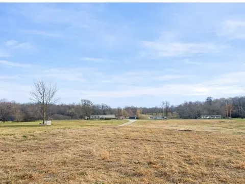 1662 Harpo Rd, Manchester, TN 37355