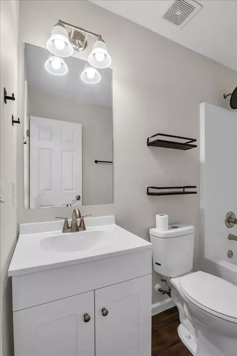 Bath - 2765 Windwalker Ct, Murfreesboro, TN 37128 photo 3 of 5