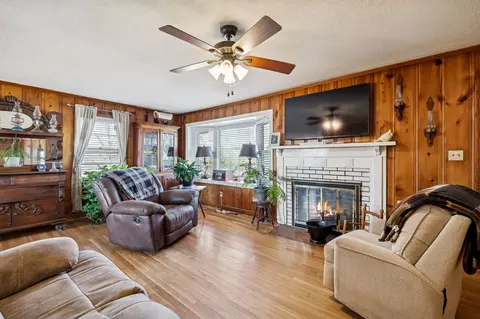 Living - 155 W Piney Rd, Dickson, TN 37055 photo 1 of 2