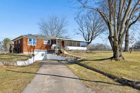 Exterior - 155 W Piney Rd, Dickson, TN 37055 photo 5 of 7