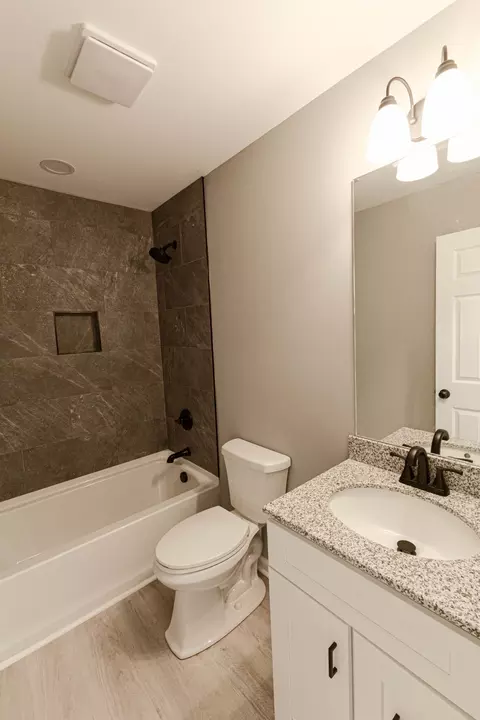 Bath - 80 Dave O Ln, Loretto, TN 38469 photo 3 of 5
