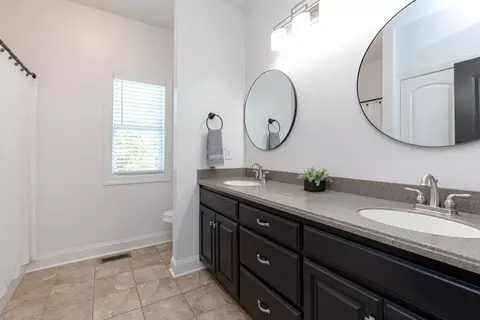 Bath - 2575 North Rd, Murfreesboro, TN 37128 photo 6 of 8