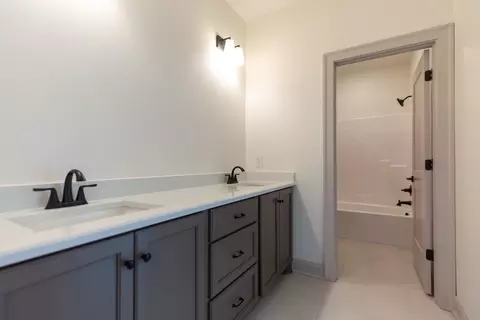 Bath - 5528 Sinclair St, Murfreesboro, TN 37127 photo 6 of 6