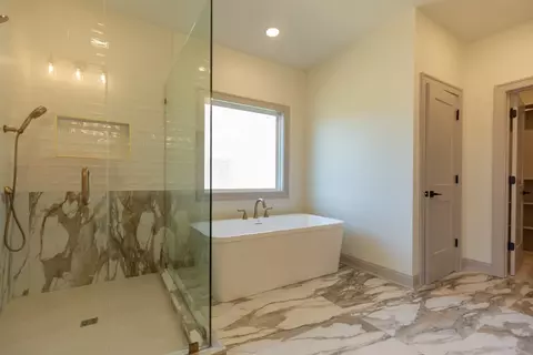 Bath - 5528 Sinclair St, Murfreesboro, TN 37127 photo 1 of 6