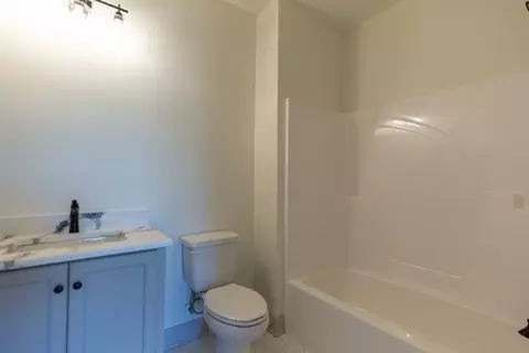 Bath - 5528 Sinclair St, Murfreesboro, TN 37127 photo 4 of 6