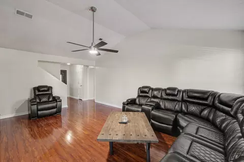 Living - 3229 Lexmark Cir, Murfreesboro, TN 37128 photo 2 of 2