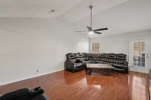 Living - 3229 Lexmark Cir, Murfreesboro, TN 37128 photo 1 of 2