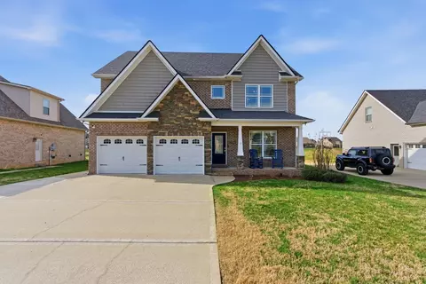 5025 Lady Thatcher Dr, Murfreesboro, TN 37129