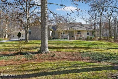 1048 Forest Dr, Crossville, TN 38555